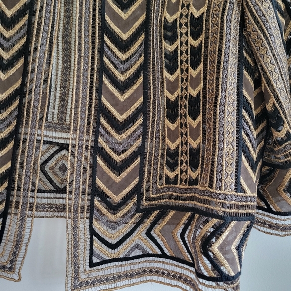 St-John Couture, Gourges Black and Tan Patterned Top With Top Closer, - Picture 3 of 10